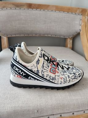 Dkny Cream Graffiti-Print Slip On Sneakers Size 7